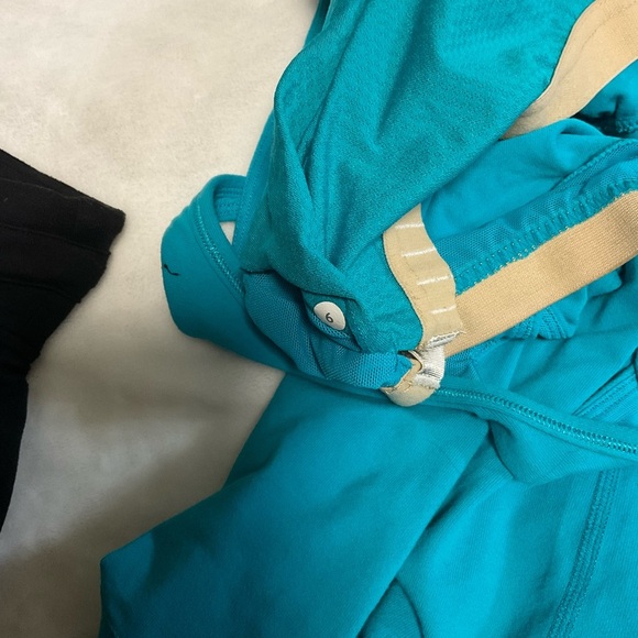 Lululemon Athletica Black Joggers and Aqua Racerback - Picture 5 of 12